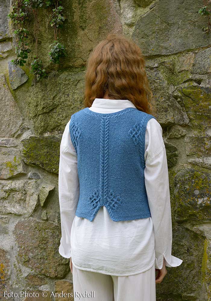 D8C_4385_YrsaRear_IKAB_SRGB72